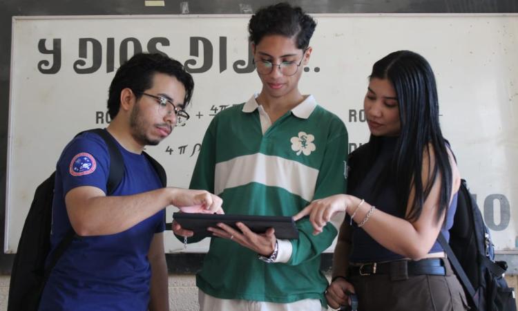 De los celulares a la medicina: la física cuántica protagoniza la Semana de la Física de la UNAH