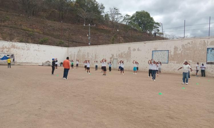 UNAH promueve el deporte para fortalecer la salud mental de privados de libertad en Danlí