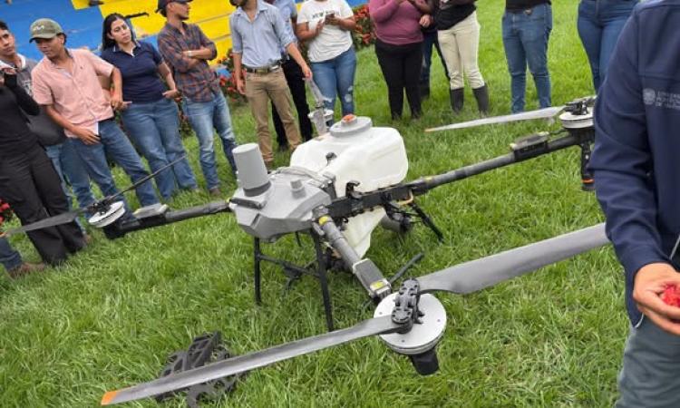 UNAH Campus Atlántida capacita en uso de drones 