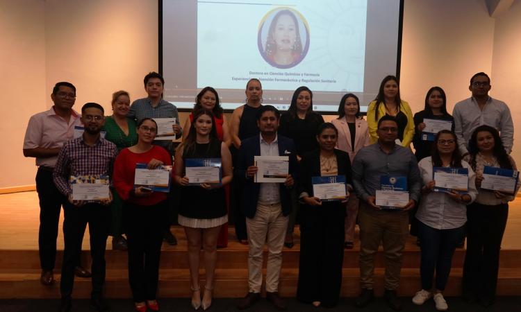 Facultad de Ciencias Químicas y Farmacia clausura dos importantes diplomados.