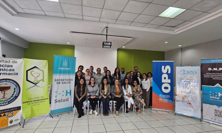 Nuestra Facultad recibe reconocimiento institucional por su participación en el proyecto nacional de fortalecimiento de los Servicios Farmacéuticos en APS.