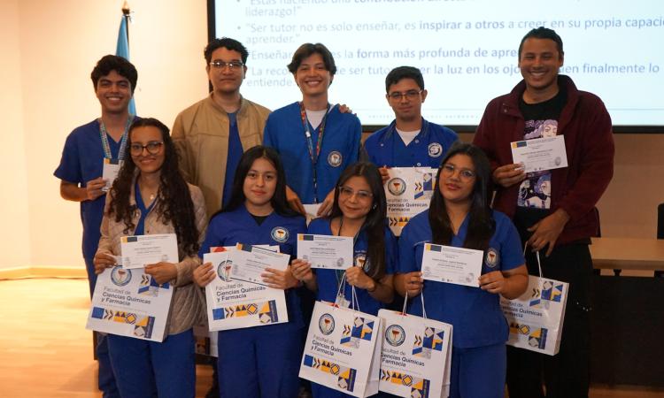 Nuestra Facultad extiende reconocimiento a estudiantes tutores.