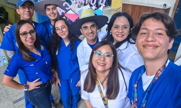 Química y Farmacia asiste a la celebración de los 19 años de Campus El Paraíso.
