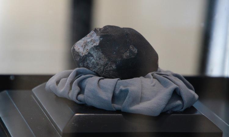 Nuestra Facultad participa en el proceso de preservación del meteorito de Comayagua.