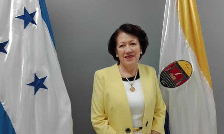 Dra. Doris Chinchilla juramentada como nueva decana interina de Química y Farmacia