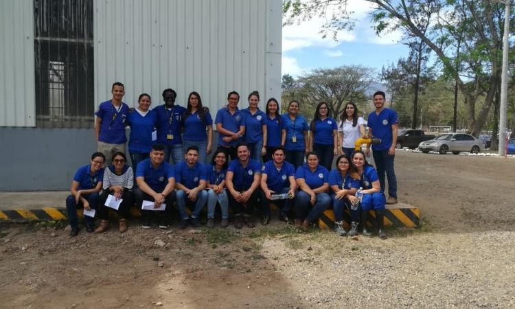 Estudiantes de Química y Farmacia visitan Ingenio Azucarero