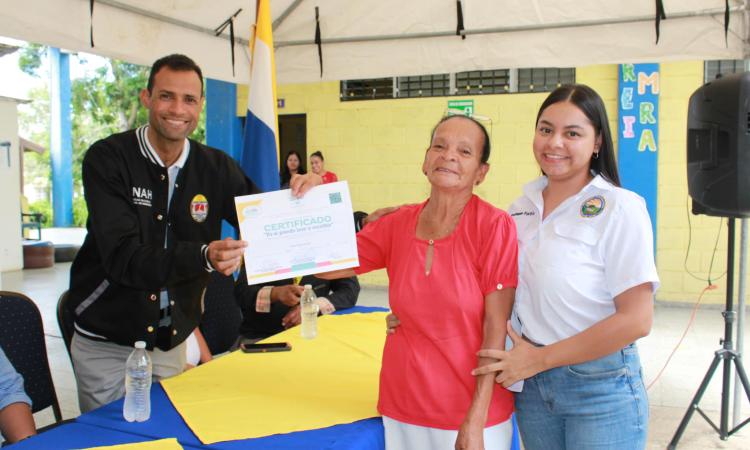 Vinculación Universitaria: Estudiantes y Docentes de UNAH Campus El Paraíso Lideran Proyecto de Alfabetización