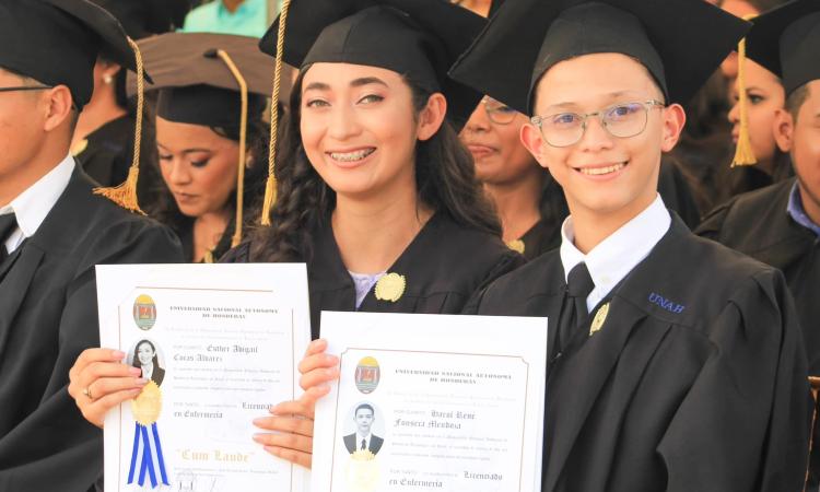 Éxito y Emoción en la Ceremonia de Graduación Pública Realizada en UNAH-TEC Danlí