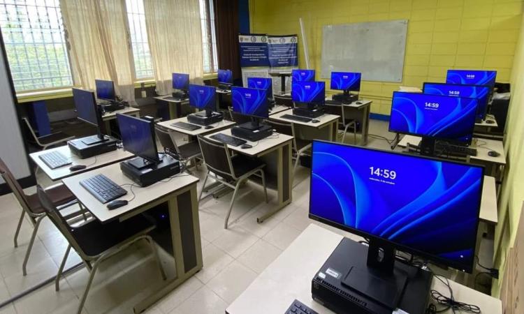 Facultad de Ingeniería potencia tres laboratorios tecnológicos