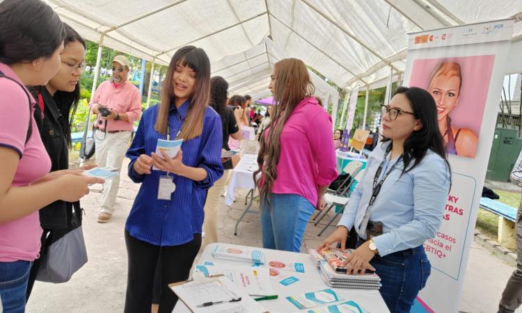 Con Feria interinstitucional contra la violencia hacia la mujer, diversas instituciones hacen un llamado a la conciencia y la acción