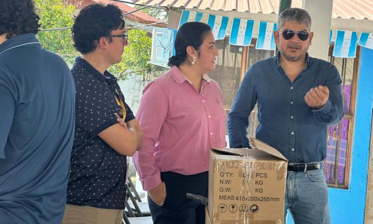 Reparación solidaria transforma oportunidades educativas: Departamento de Ing. en Sistemas de UNAH Campus Cortés lidera actividad conjunta con Fundación Zamora Terán