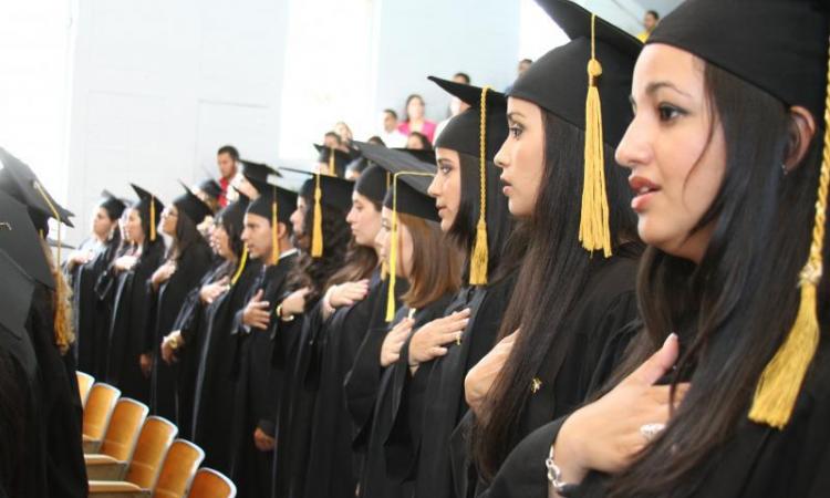 Más del 69% de graduados en marzo de UNAH-VS son mujeres