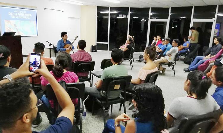Universitarios conocen sobre las raíces musicales en Honduras