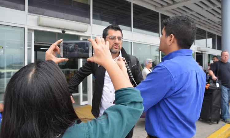 Profesor mexicano Carlos Saldaña a cita con futuros periodistas de UNAH-VS