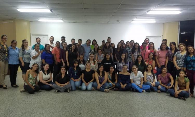 Con éxito finaliza taller de lenguaje de señas en UNAH-VS