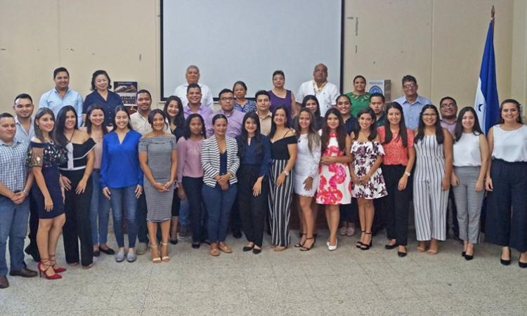 Estudiantes de UNAH-VS viajan por primera vez  a Perú para participar en el: II Congreso de Derecho Administrativo