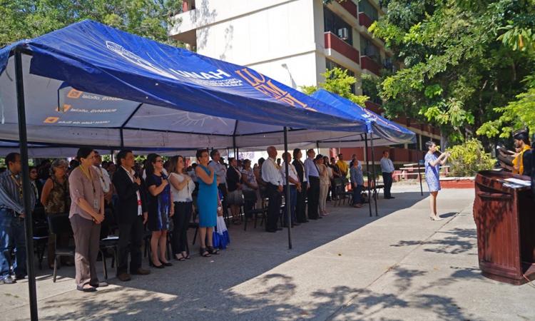 Autoridades Universitarias, docentes y estudiantes de UNAH-VS conmemoran el Día de la Bandera con solemne ceremonia