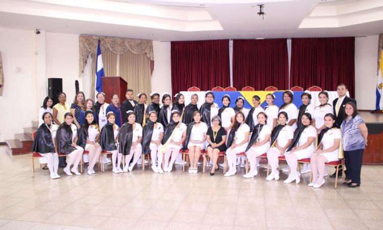 Carrera de Enfermería de la EUCS UNAH-VS entrega 28 nuevos egresados al servicio de la sociedad hondureña