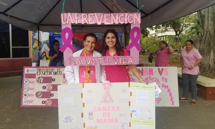 Con feria de salud promueven la prevención del cáncer de mama en UNAH-VS
