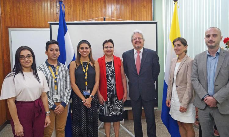 Directora de UNAH-VS se reúne con embajador de Francia en Honduras para afianzar lazos de colaboración 