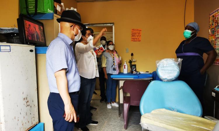 Autoridades y docentes de Odontología de la UNAH-VS visitan comunidad Garífuna en Puerto Cortés