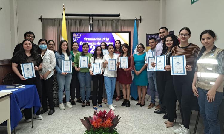 26 estudiantes de la UNAH-VS reciben reconocimiento por excelencia académica