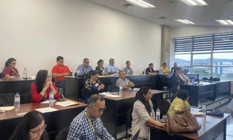 Continua con la jornada de trabajo junto a los enlaces de vinculación de Ciudad Universitaria y los centros regionales