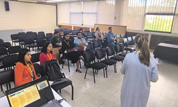 Socialización del Seguimiento a Graduados y el Programa Alumni UNAH en la Facultad de Ingeniería