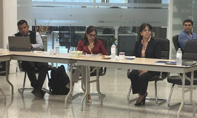 Encuentro de la Dirección de Vinculación Universidad–Sociedad con autoridades y comités de la Facultad de Ciencias Médicas