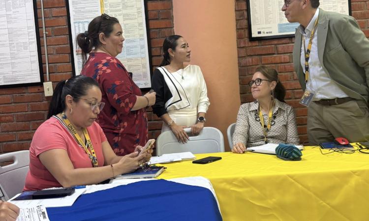 DVUS y Facultad de Ciencias Químicas y Farmacia avanzan en la construcción de un plan de acción para fortalecer la vinculación universitaria