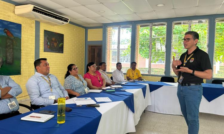 La Vicerrectoría Académica reafirma su compromiso con la vinculación universitaria en el campus de Tela