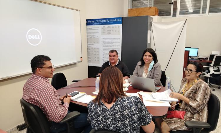 UNAH impulsa diplomado en sistematización de proyectos para la transformación social