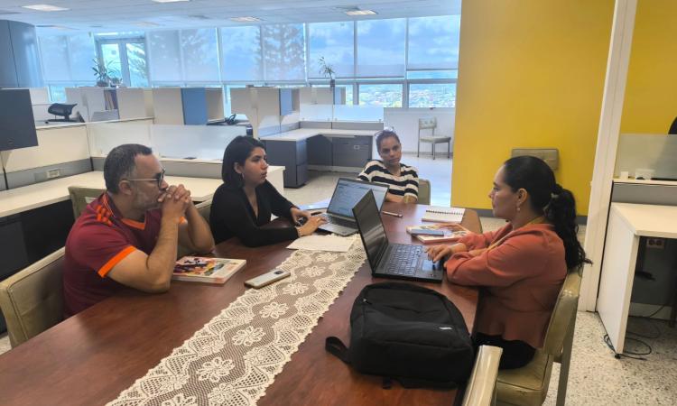 DVUS y Sistema Bibliotecario afinan detalles para la próxima edición de la Revista Vinculación Universidad-Sociedad