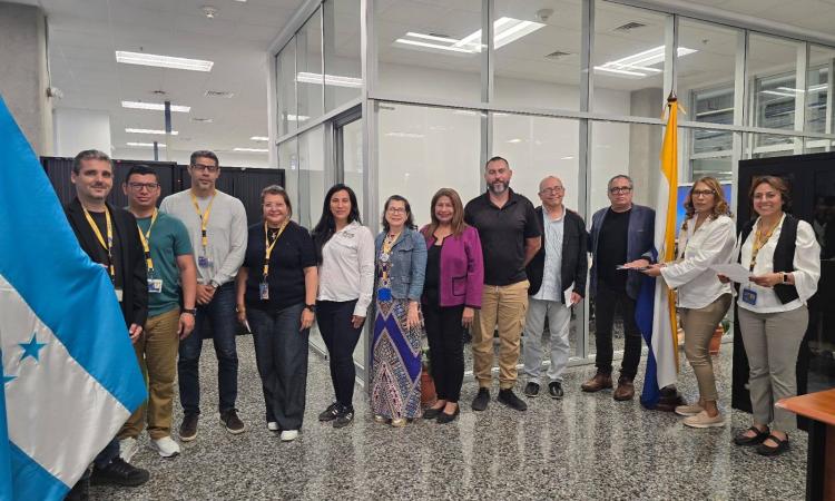La DVUS reconoce el compromiso de la Facultad de Humanidades y Artes con la vinculación universitaria