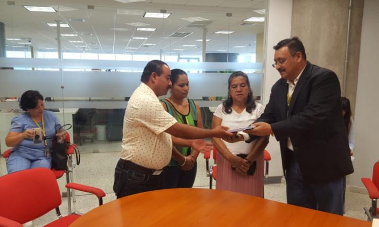 UNAH entrega diseño de alcantarillado sanitario a colonia La Cañada de Tegucigalpa