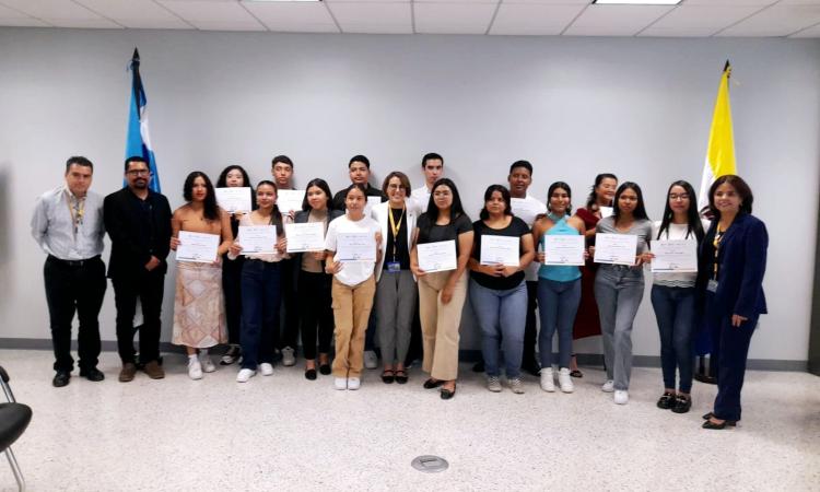 VRA Clausura Experiencia Piloto del Curso Propedéutico y capacita aspirantes para la PAA